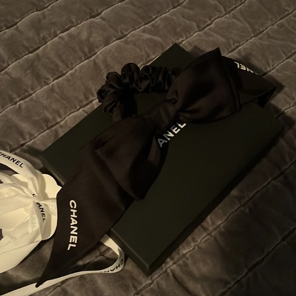Chanel hair tie - Picture 2 of 3